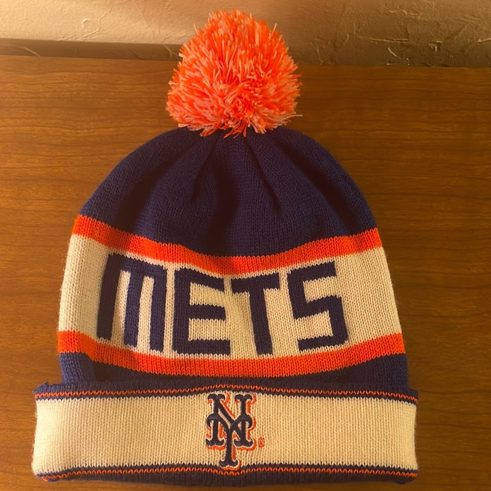 NY Mets Beanie W/Pom Pom Winter Hat Caesars Atlantic City MLB Stadium Giveaway
